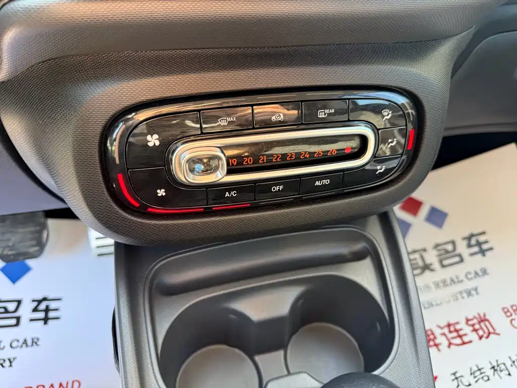 smart Smart Fortwo — миниатюра 12