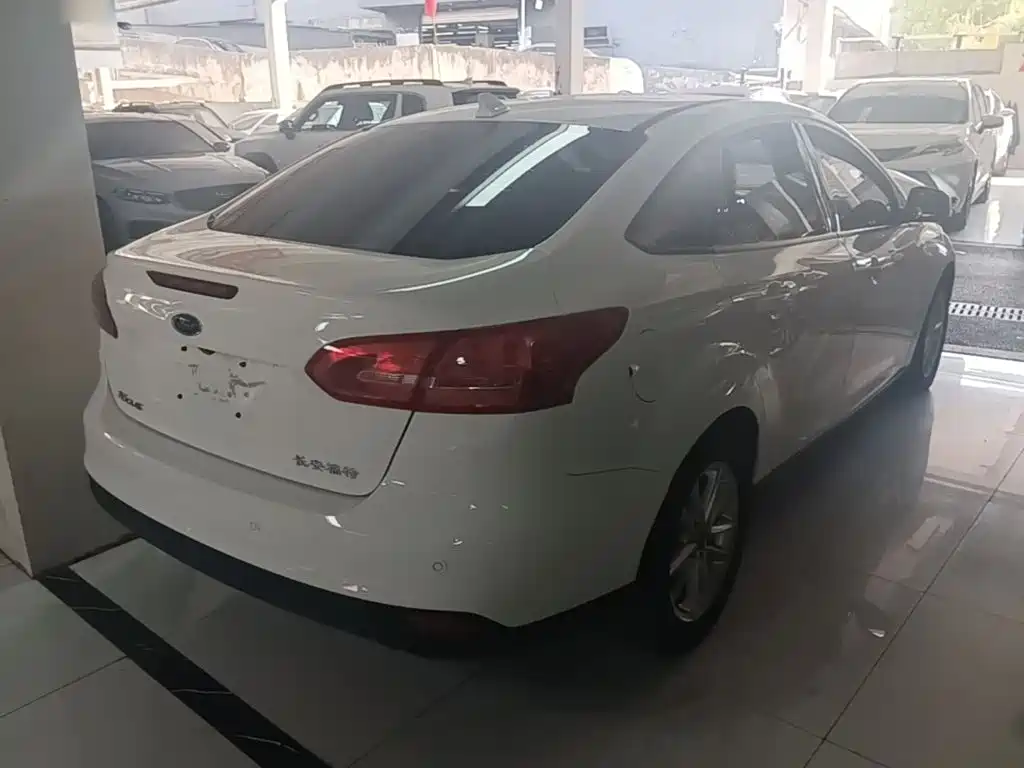 Ford Focus — миниатюра 7