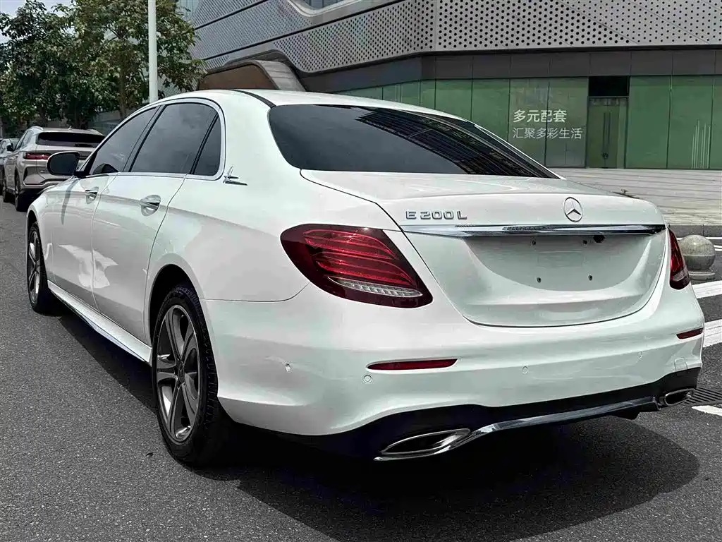 Mercedes-Benz E-Class — миниатюра 9