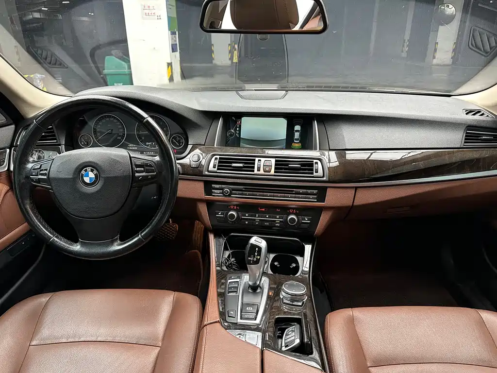 BMW 5 Series — миниатюра 10