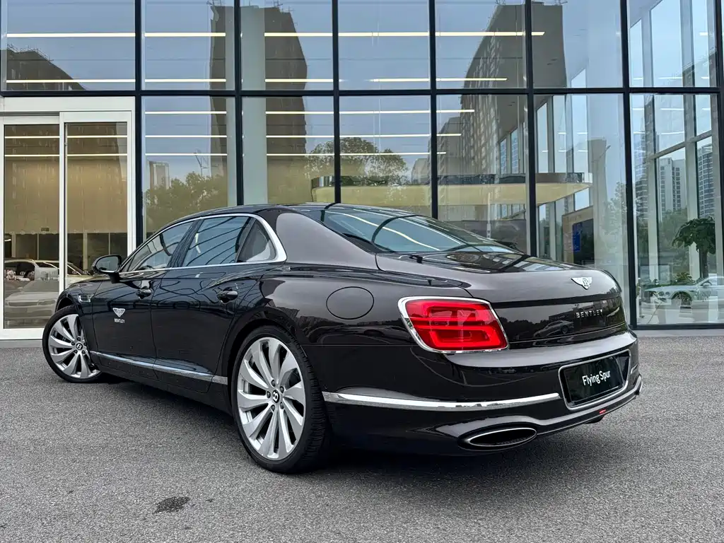 Bentley Flying Spur PHEV — миниатюра 7