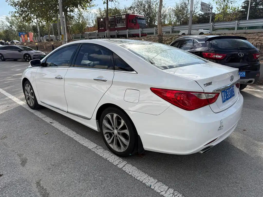 Hyundai Sonata — миниатюра 6