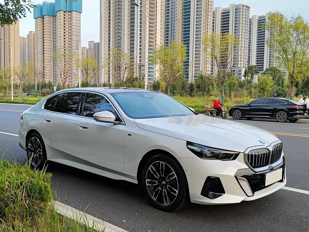BMW 5 Series — миниатюра 21