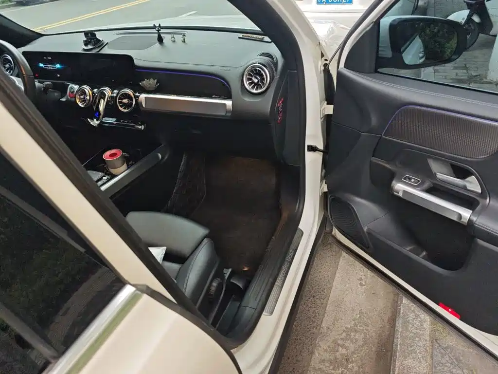 Mercedes-Benz GLB — миниатюра 18