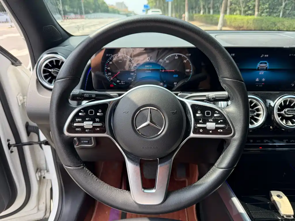 Mercedes-Benz EQB — миниатюра 10
