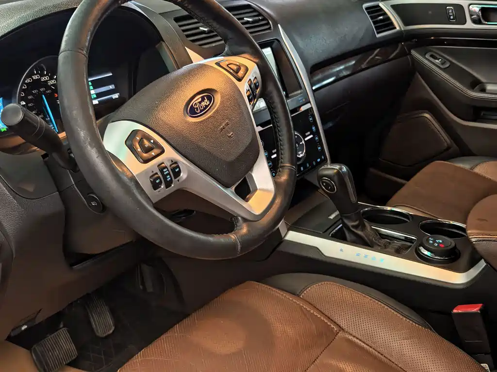 Ford Explorer (Import) — миниатюра 15