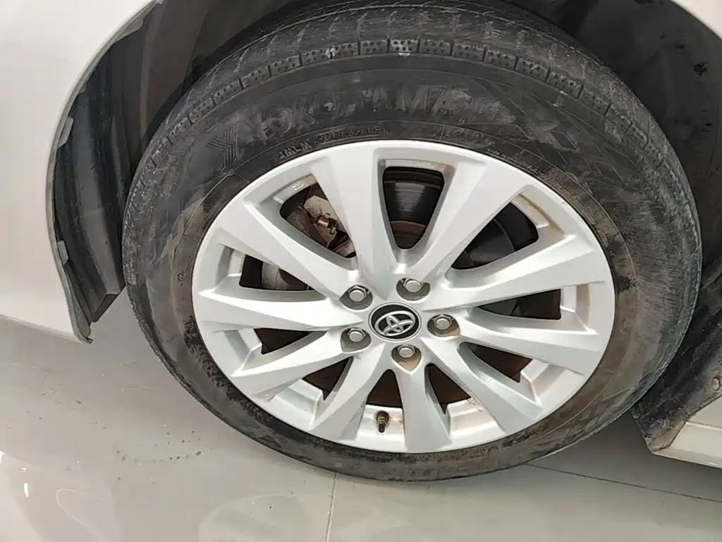 Toyota Camry — миниатюра 23