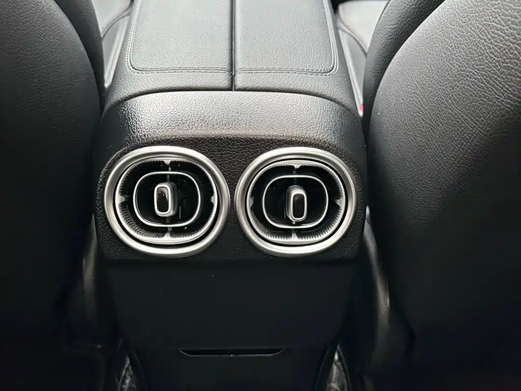 Mercedes-Benz C-Class — миниатюра 10