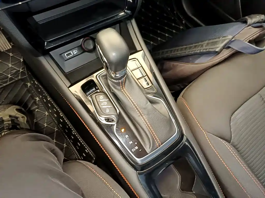 Roewe RX3 — миниатюра 14