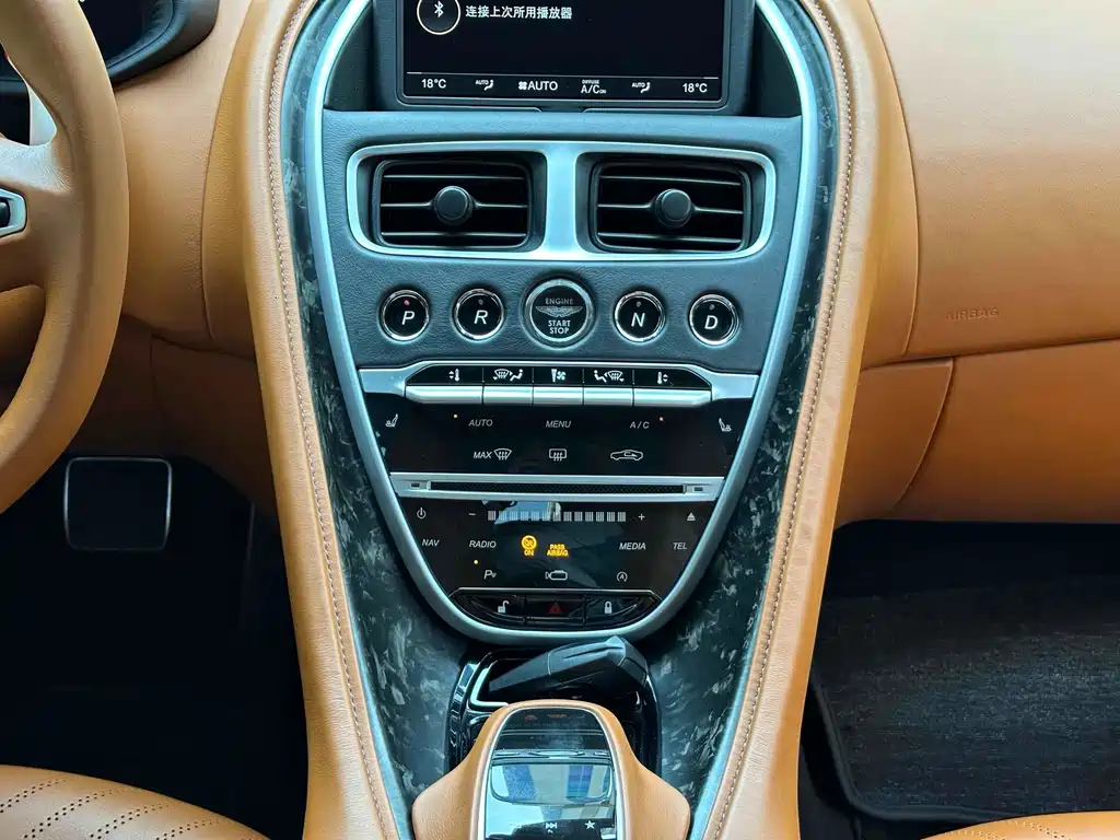 Aston Martin DB11 — миниатюра 19
