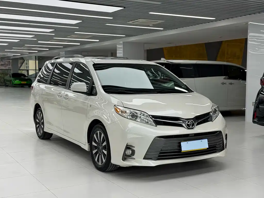 Toyota Sienna — миниатюра 3