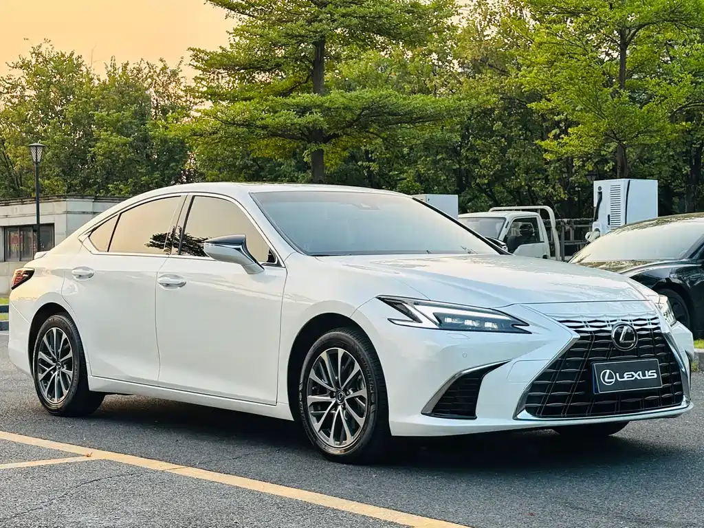 Lexus ES — миниатюра 3