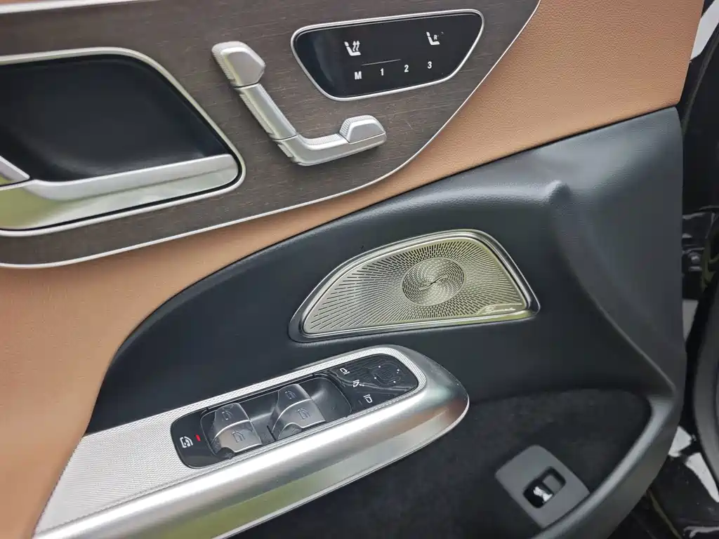 Mercedes-Benz E-Class — миниатюра 12