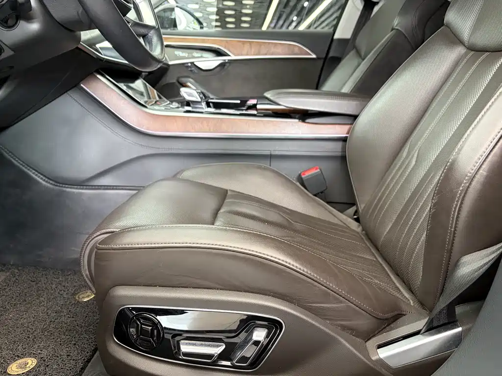 Audi A8 — миниатюра 5