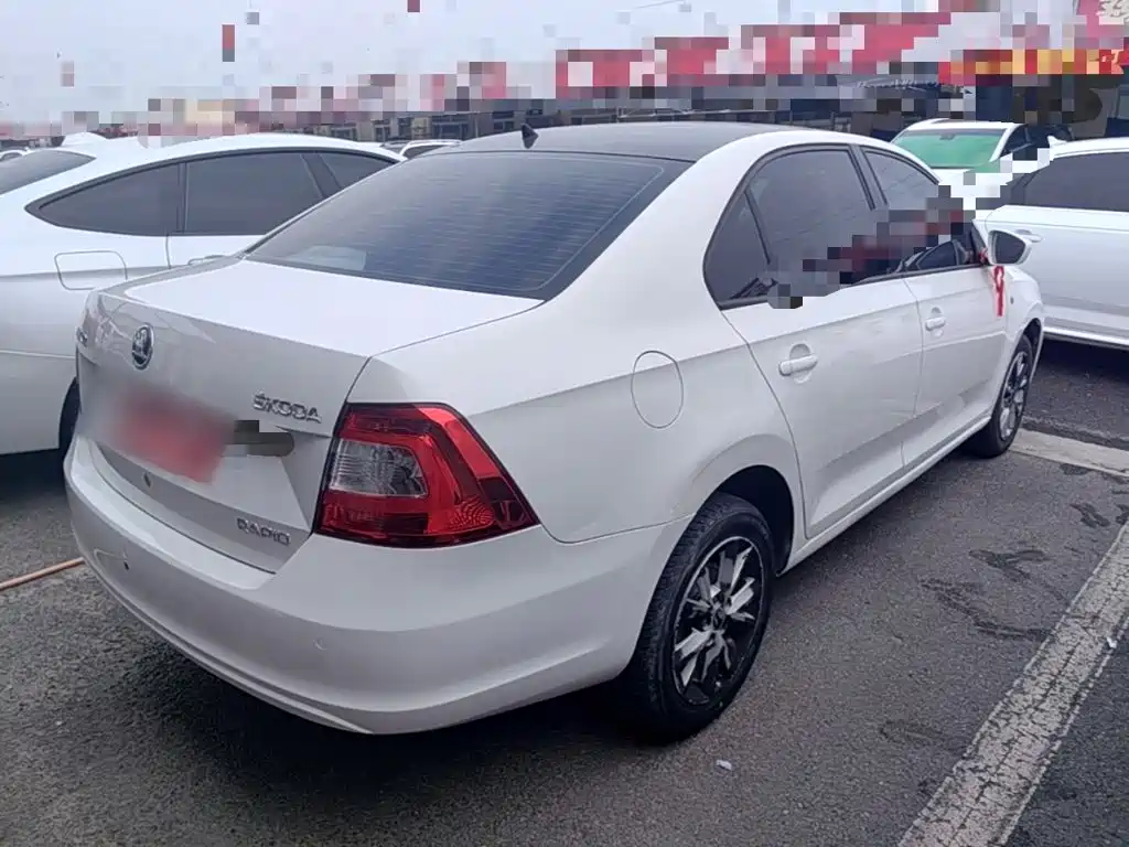 Skoda Rapid — миниатюра 7