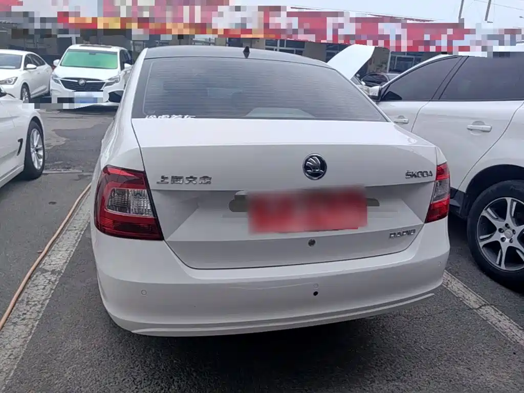 Skoda Rapid — миниатюра 6