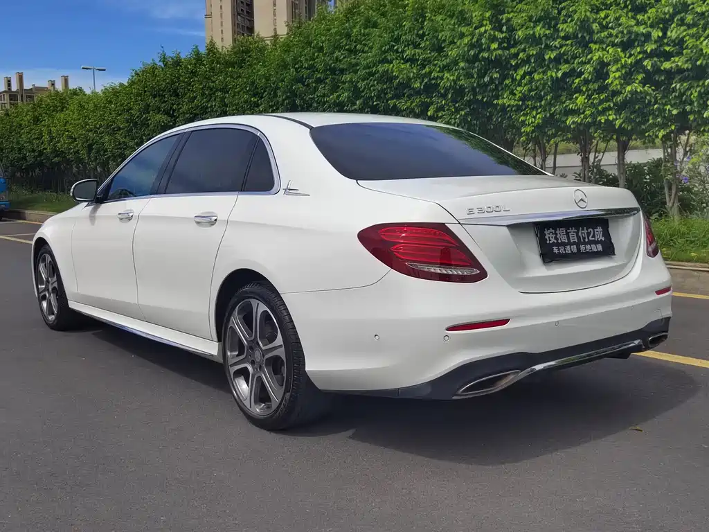 Mercedes-Benz E-Class — миниатюра 4