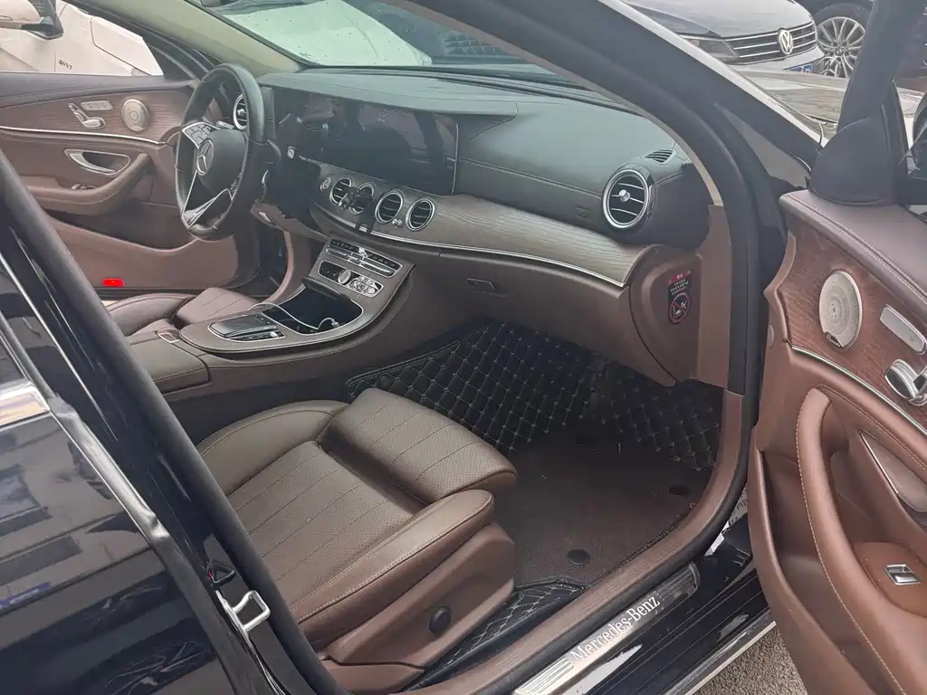 Mercedes-Benz E-Class — миниатюра 3