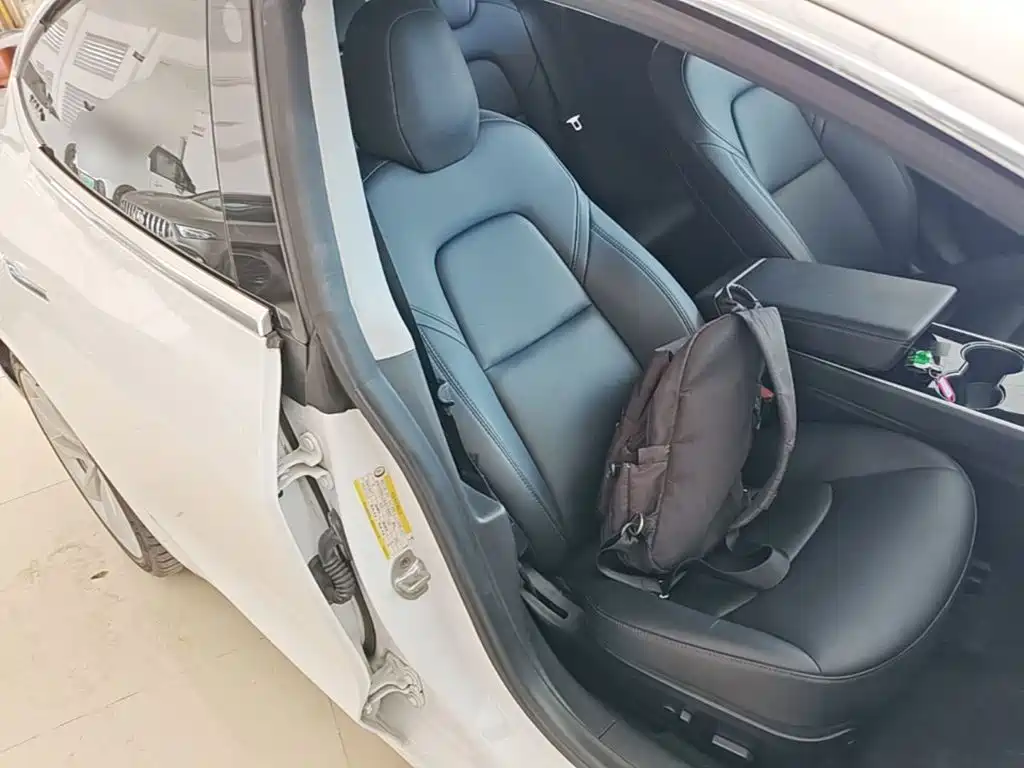 Tesla Model 3 — миниатюра 25