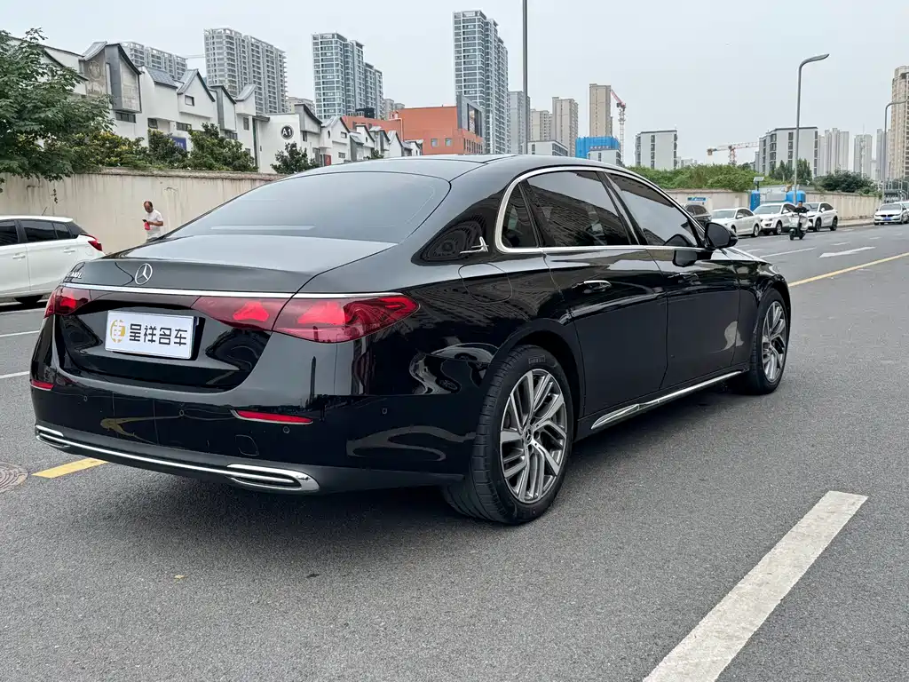 Mercedes-Benz E-Class — миниатюра 13