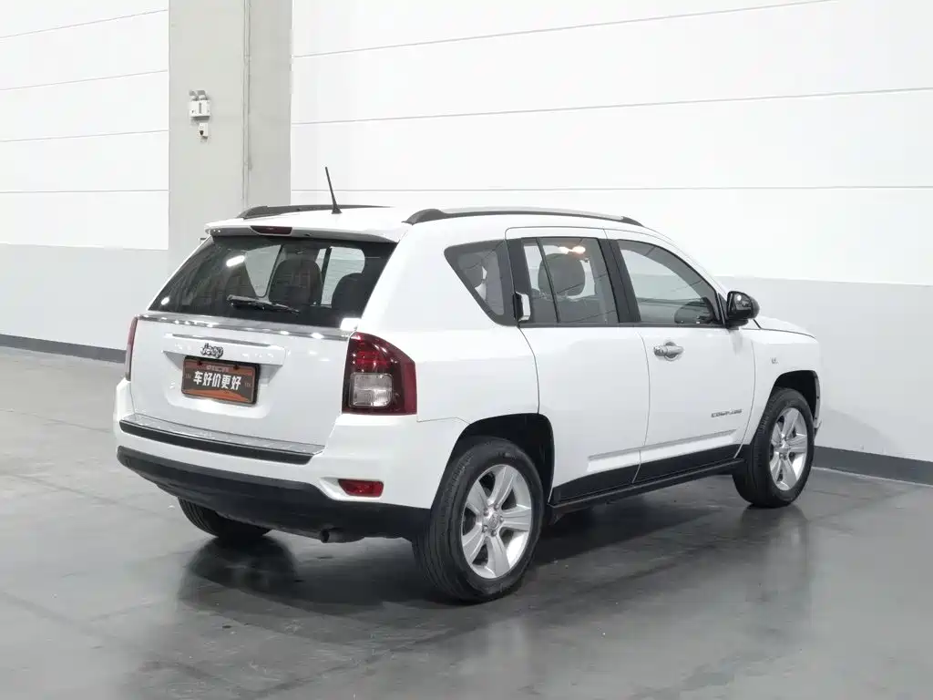 Jeep Compass (Import) — миниатюра 2