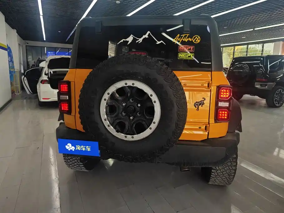 Ford Bronco (Import) — миниатюра 4