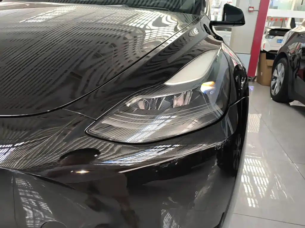 Tesla Model Y — миниатюра 24