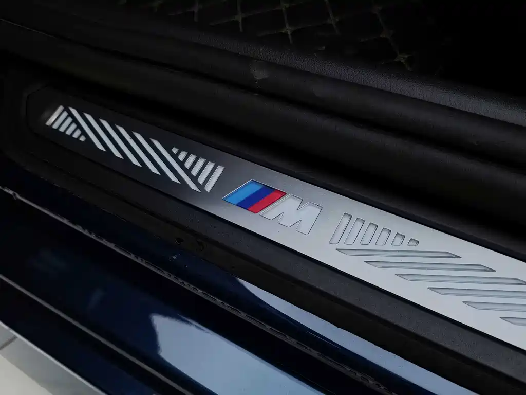 BMW 5 Series — миниатюра 24