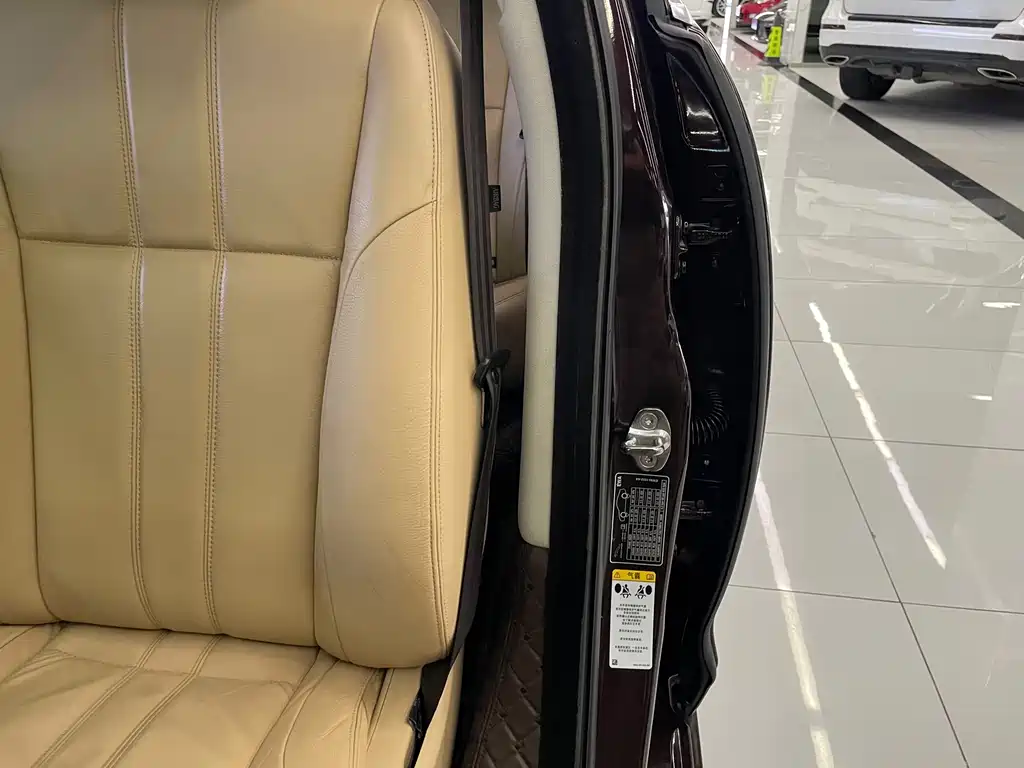 Jaguar XJ — миниатюра 20