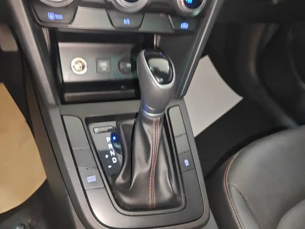 Hyundai Elantra — миниатюра 14