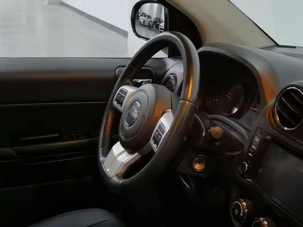 Jeep Compass (Import) — миниатюра 22