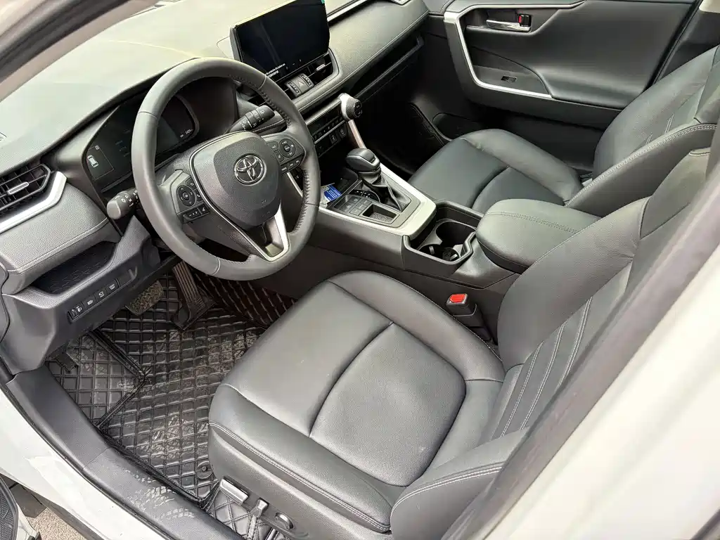 Toyota RAV4 — миниатюра 4