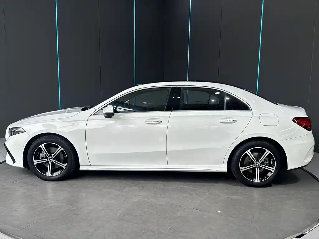 Mercedes-Benz A-Class A 2023 A 200 L Fashion