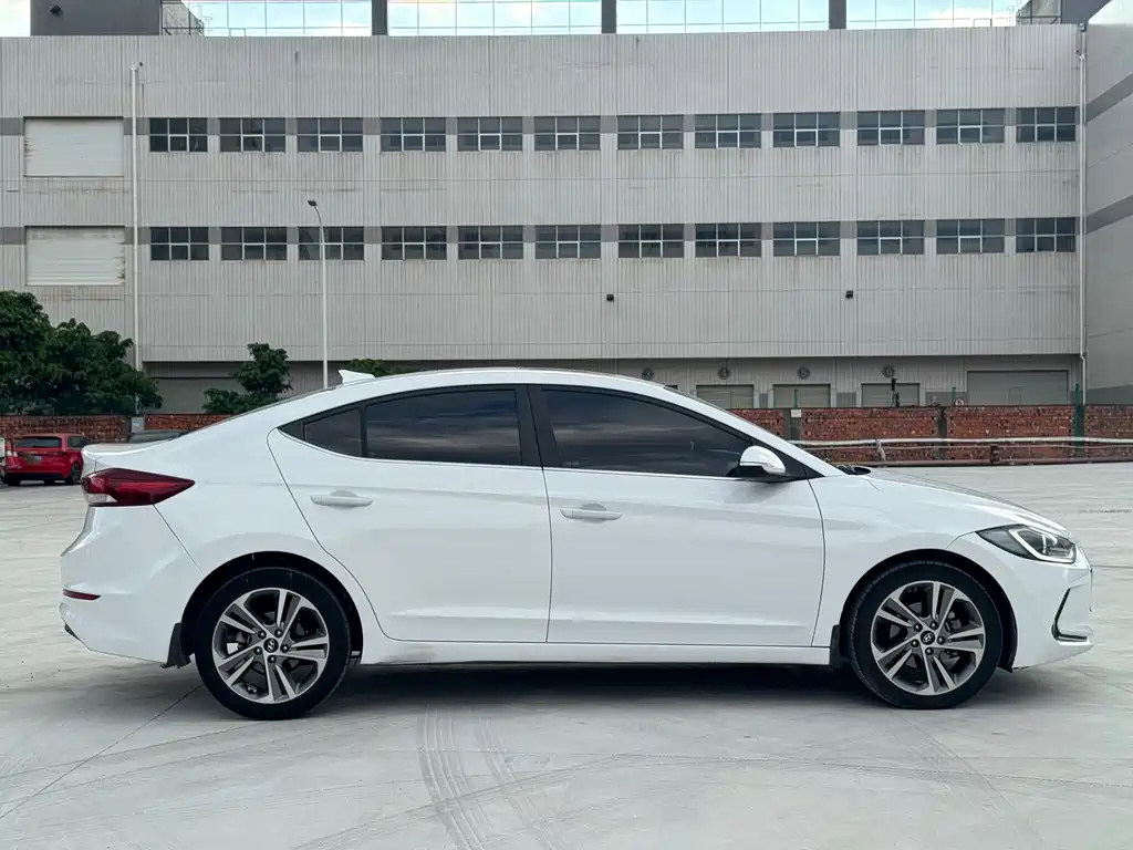 Hyundai Elantra — миниатюра 4