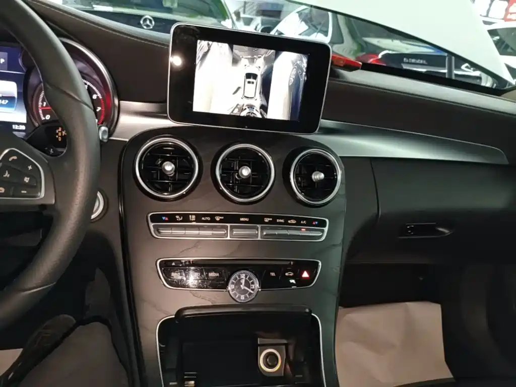 Mercedes-Benz C-Class — миниатюра 13