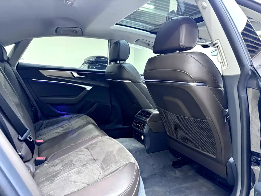 Audi A7L — миниатюра 12