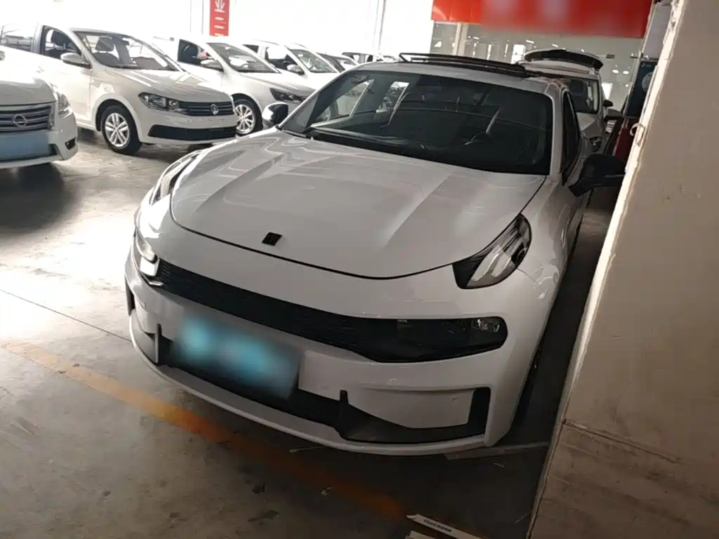 Lynk & Co 03