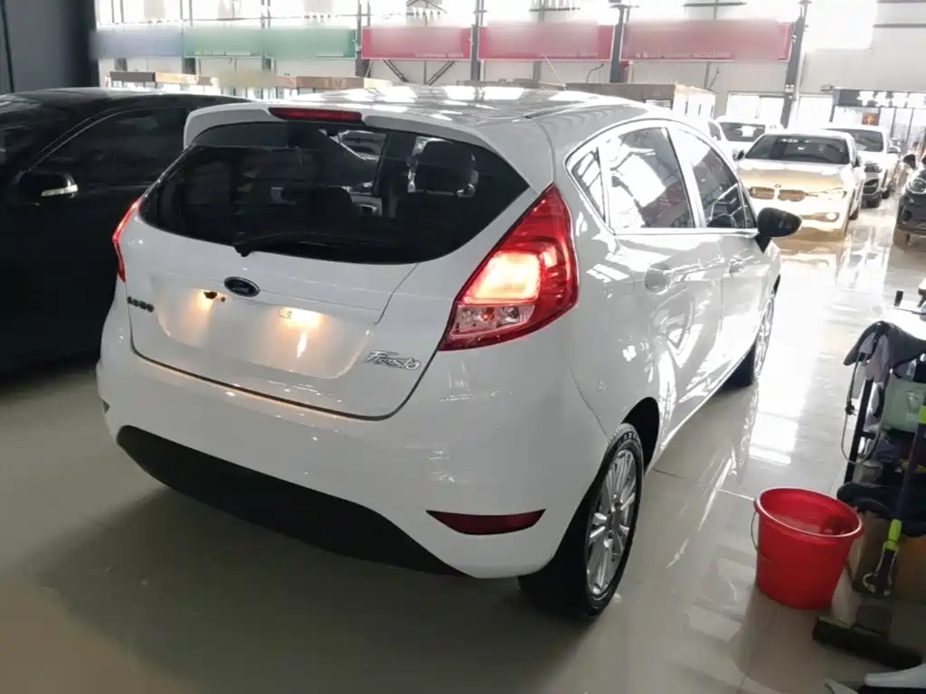 Ford Fiesta — миниатюра 7