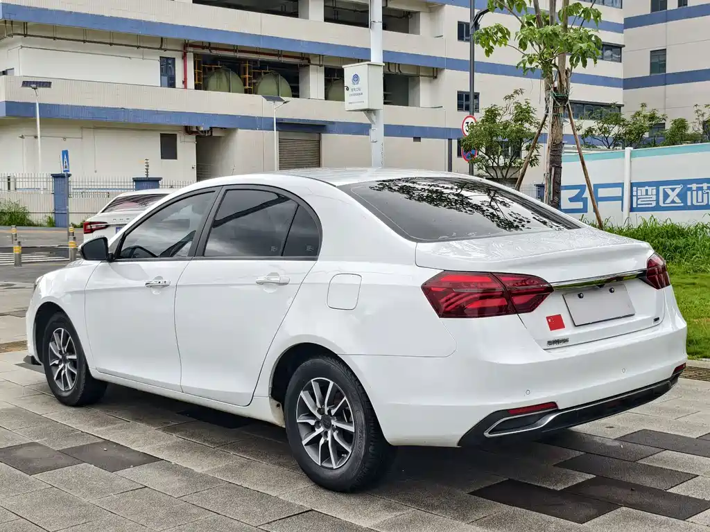 Geely Emgrand — миниатюра 20