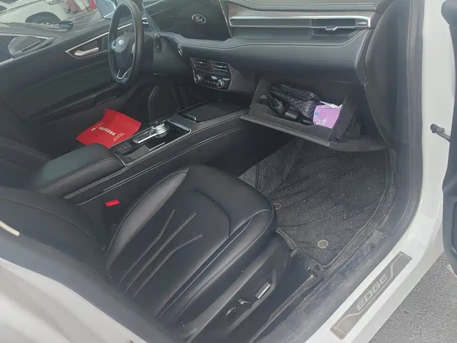 Ford Edge — миниатюра 8