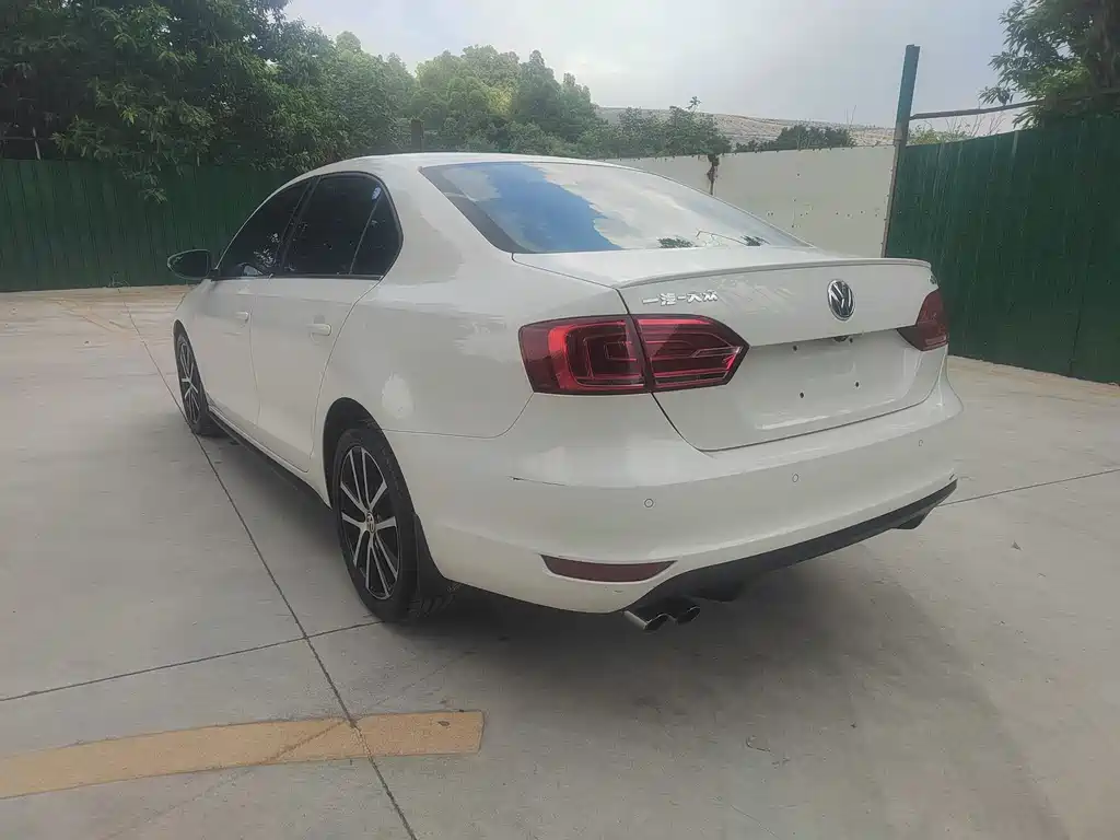 Volkswagen Sagitar 2013 2.0TSI GLI