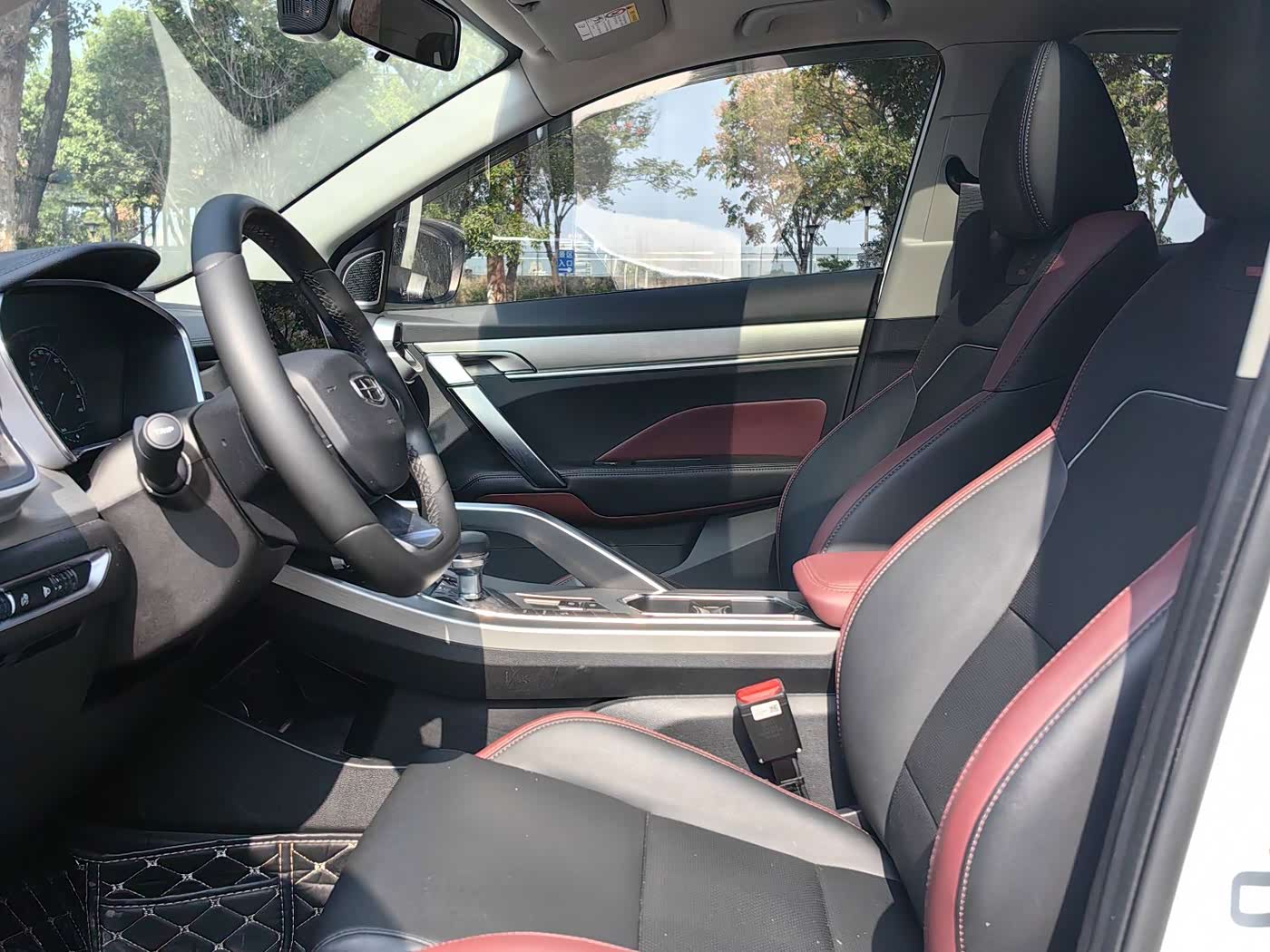 Geely Binyue 1.4 л 2022 г. Белый, пробег 49000 км
