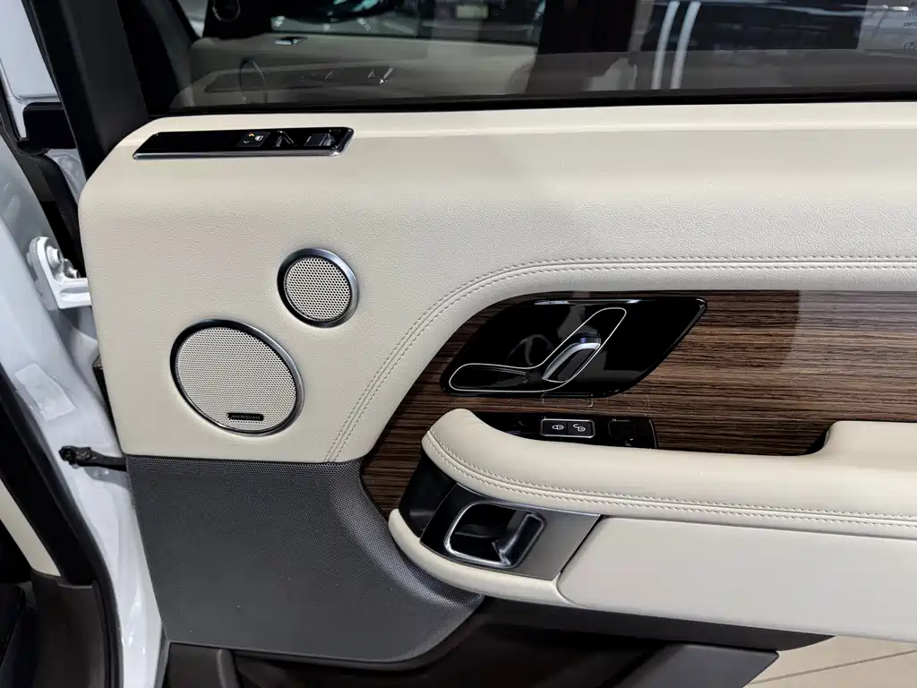 Land Rover Range Rover — миниатюра 20