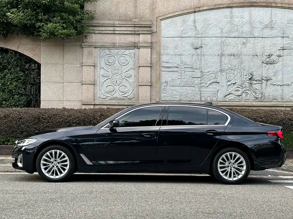 BMW 5 Series — миниатюра 12