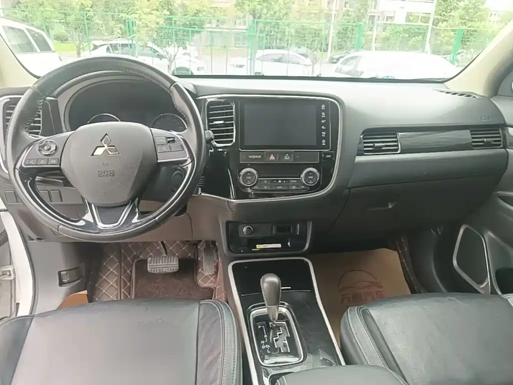 Mitsubishi Outlander — миниатюра 13