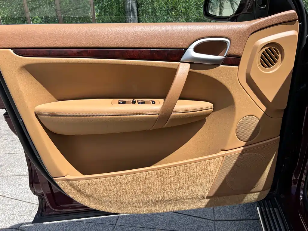 Porsche Cayenne — миниатюра 20