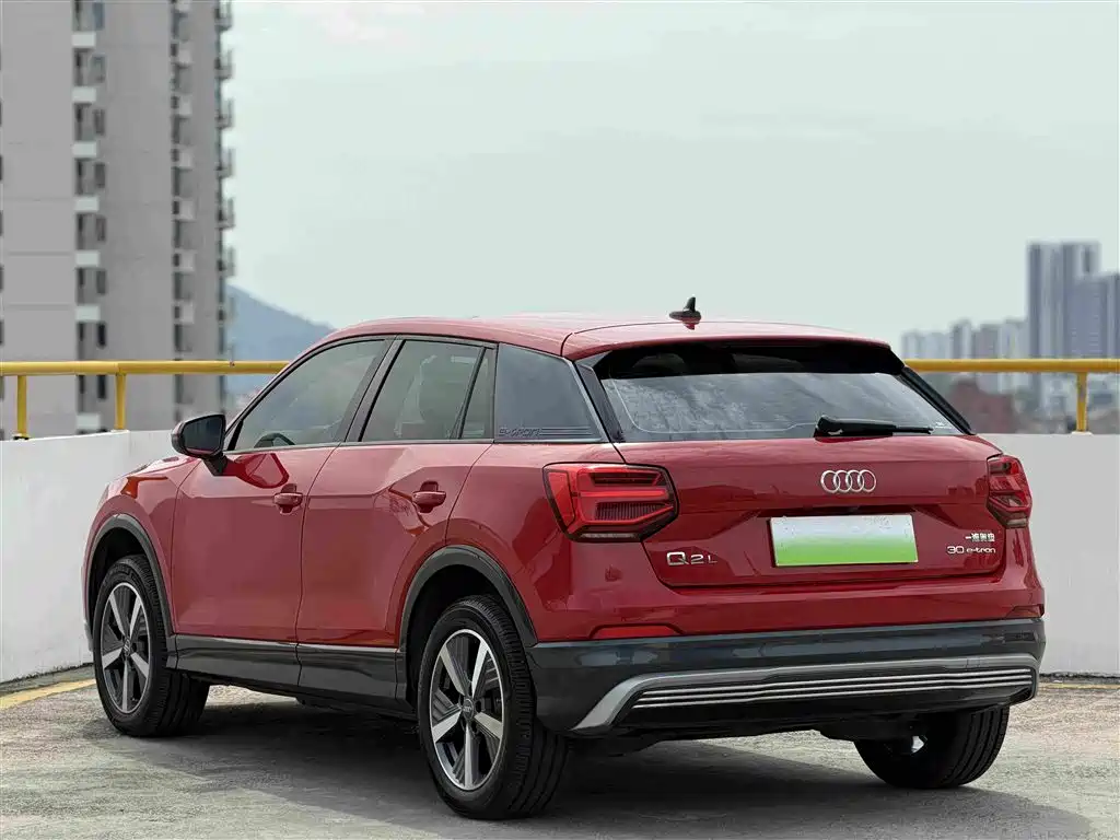 Audi Q2L e-tron — миниатюра 6