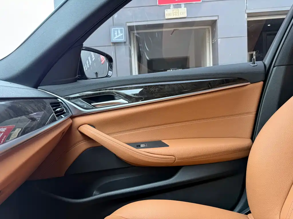 BMW 5 Series — миниатюра 27