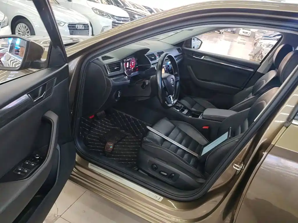 Skoda Superb — миниатюра 16