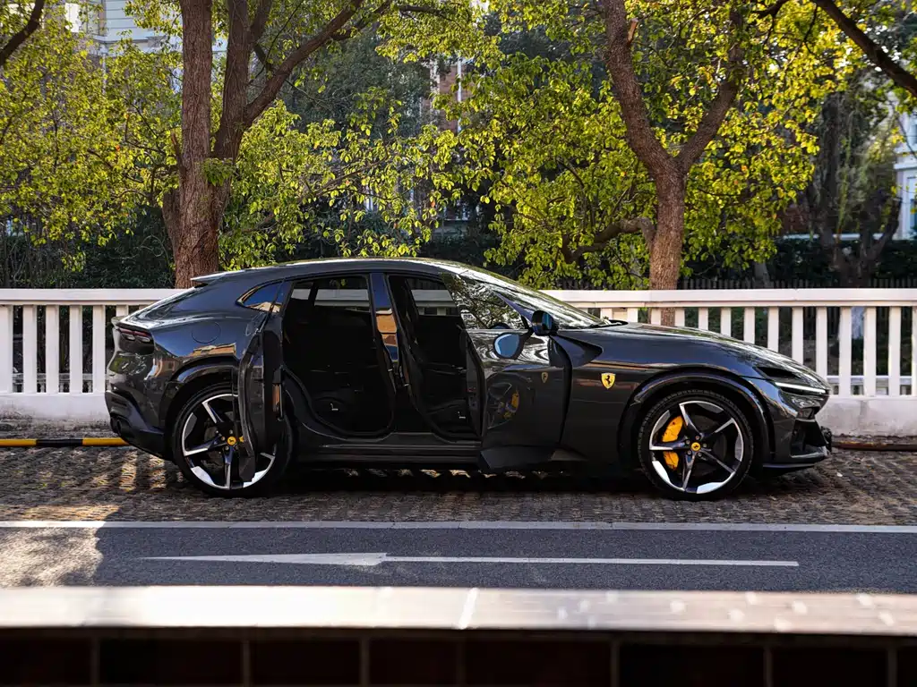 Ferrari Purosangue 2023 6.5L V12